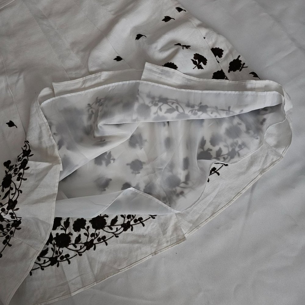 Ann Taylor Women's White/Black Floral Embroidered Pleated A-Line Skirt Size‎ 4 - Picture 6 of 11